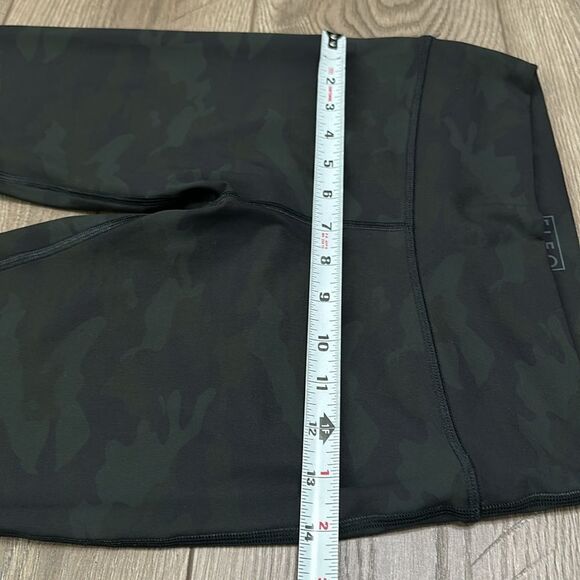 Fleo Apex Silky Silk High Rise Green Camo Leggings Size Medium - Picture 7 of 10